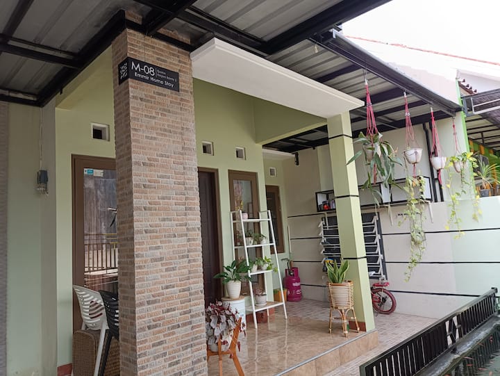 Emmir Homestay: Santai di Rumah Nyaman di Rawagaru