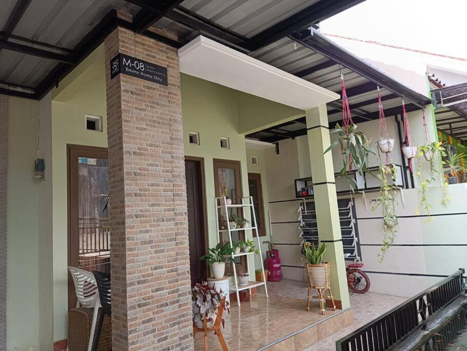 Emmir Homestay: Tempat Menginap Nyaman di Rawagaru